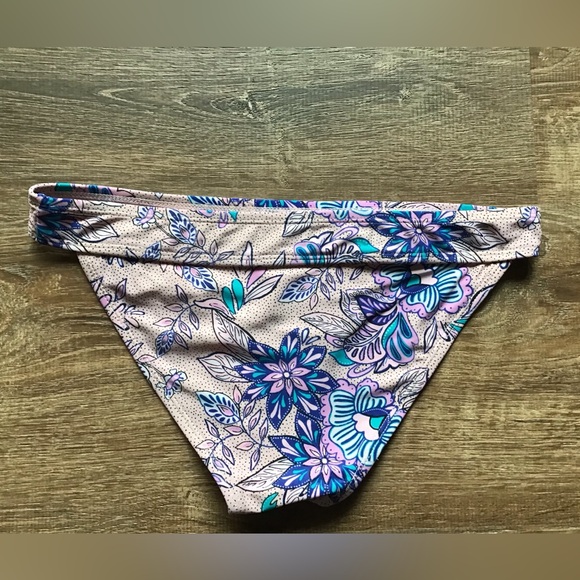 Size small swim wear - Picture 4 of 13